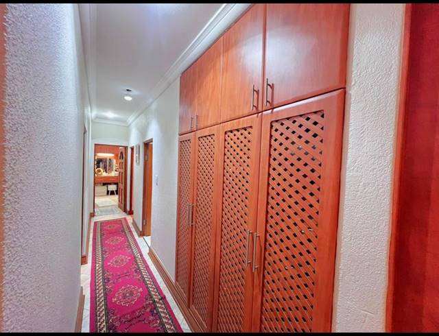 4 BEDROOM TOWNHOUSE FOR SALE IN MANABA BEACH